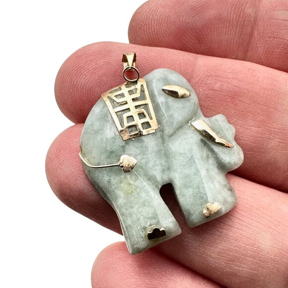Vintage 14k Yellow Gold Green Jade Elephant Pendant 5.59 Grams 1.25 Inch - Picture 1 of 2
